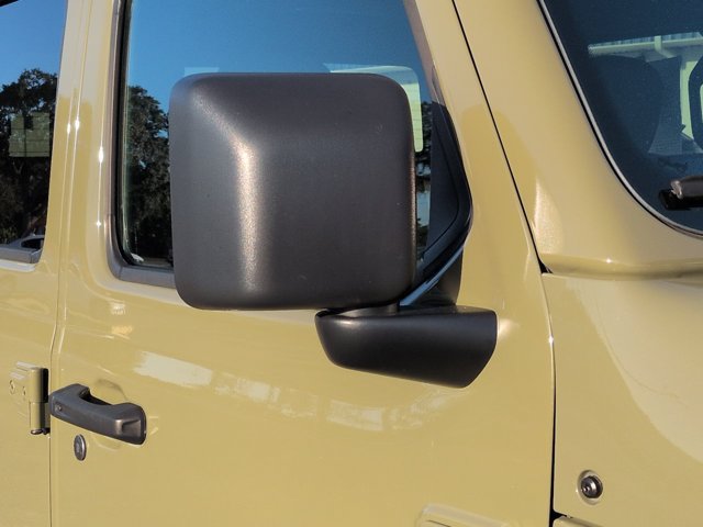 Used 2025 Jeep Gladiator Mojave w/ Convenience Group AWD/4WD image 11
