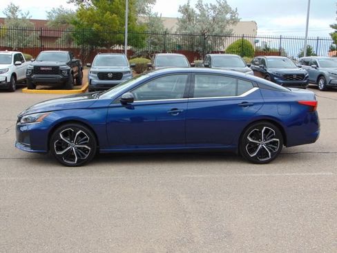 Used 2024 Nissan Altima 2.5 SR FWD image 7