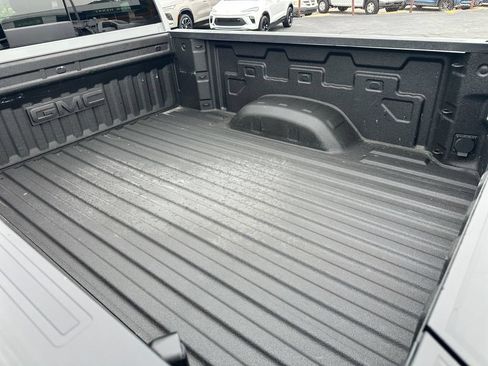 Used 2023 GMC Sierra 2500 SLT w/ SLT Premium Package AWD/4WD image 16