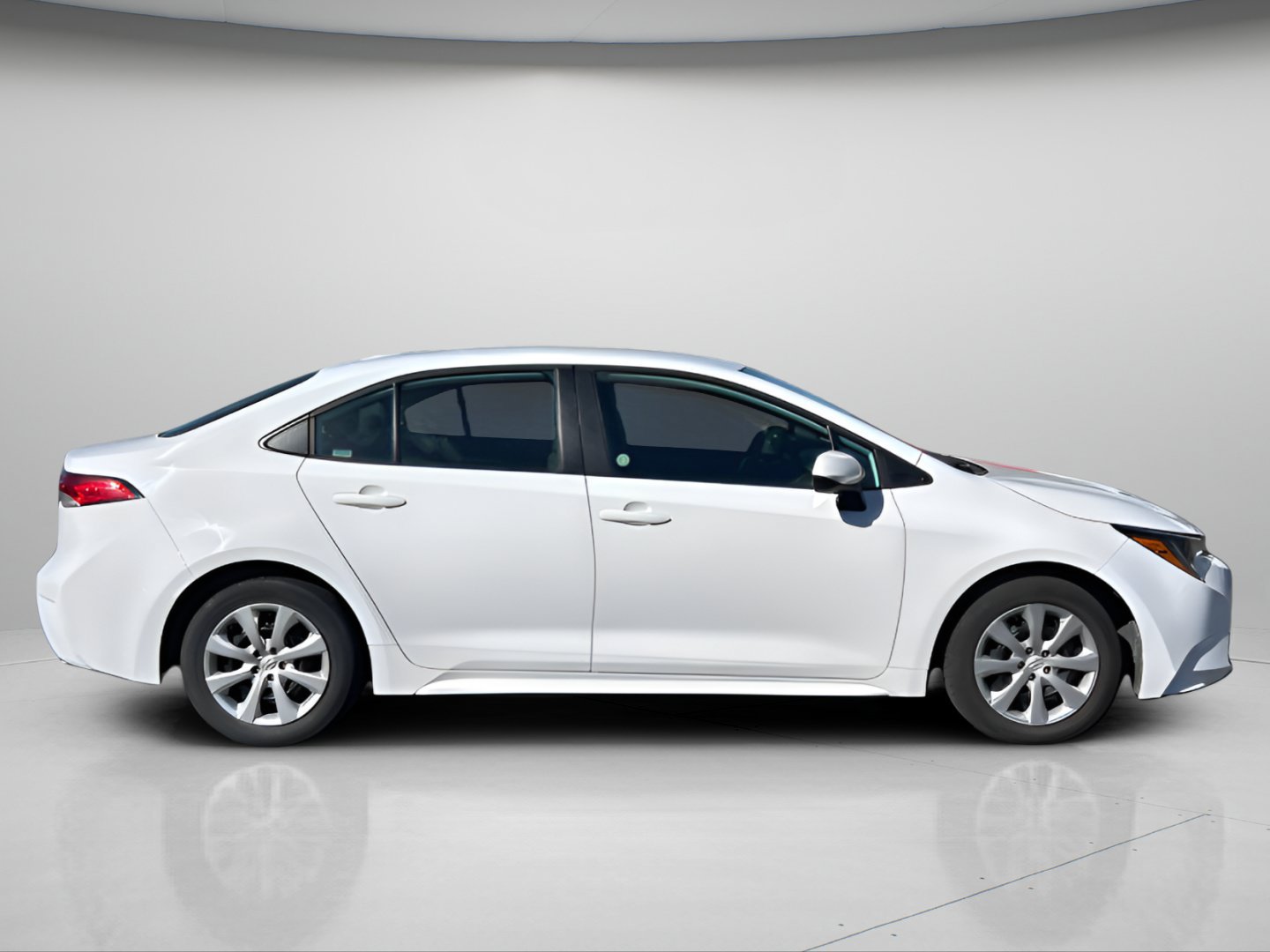 Used 2025 Toyota Corolla LE FWD image 5