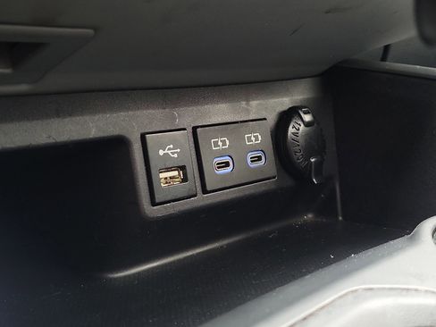 Used 2022 Toyota Highlander XLE image 32