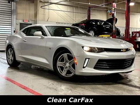 Used 2017 Chevrolet Camaro LT RWD image 3