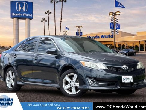 Used 2012 Toyota Camry SE FWD image 1