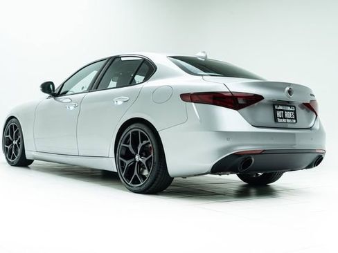 Used 2019 Alfa Romeo Giulia w/ Nero Edizione RWD image 18