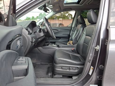 Used 2017 Honda Pilot Touring image 18