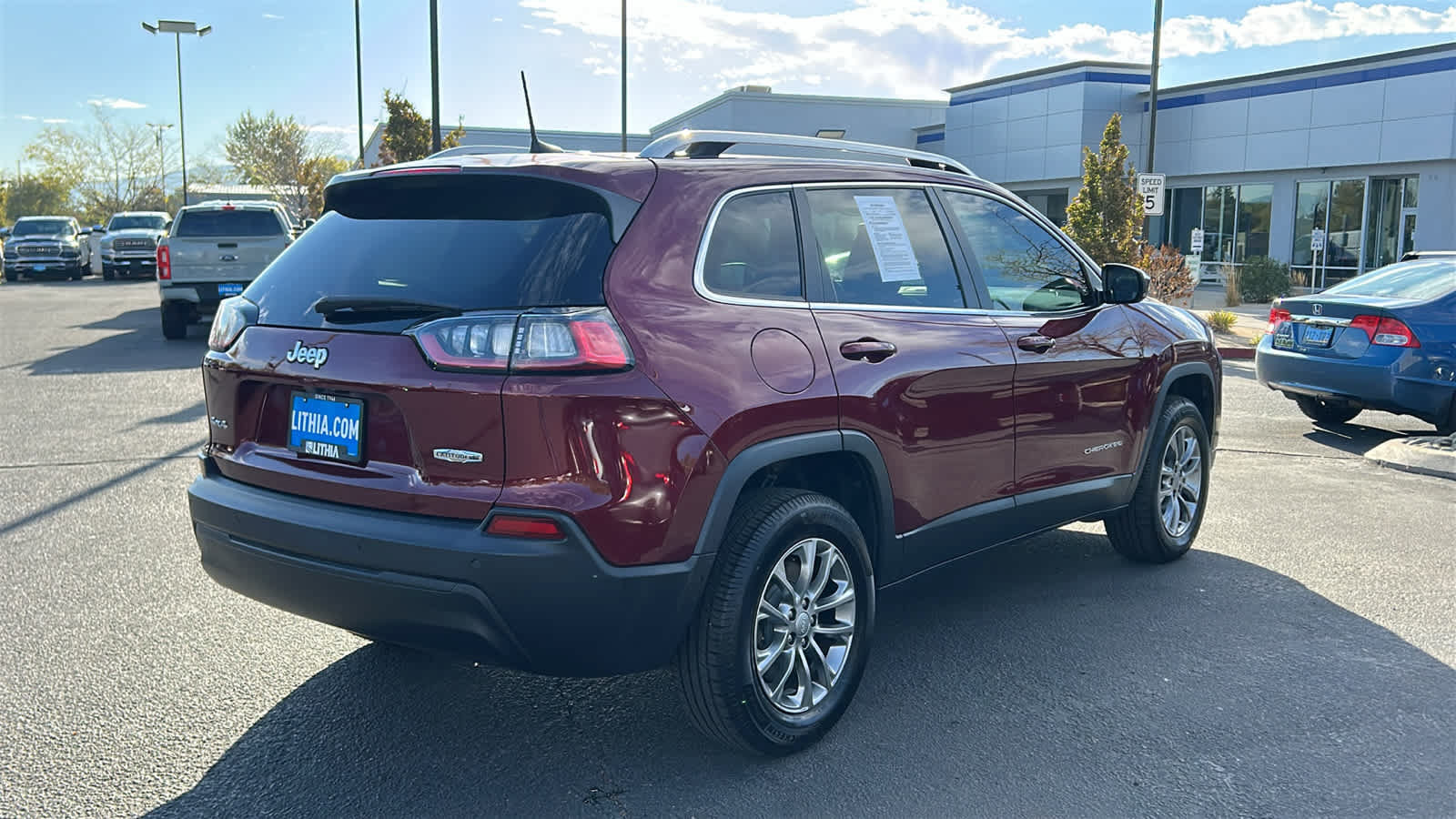 Used 2021 Jeep Cherokee Latitude Plus AWD/4WD image 5