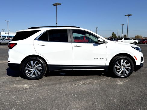 Used 2022 Chevrolet Equinox LT image 2