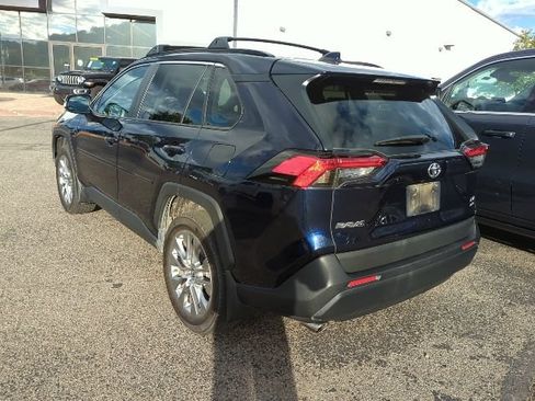 Used 2022 Toyota RAV4 XLE Premium AWD/4WD image 4