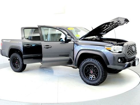 Used 2021 Toyota Tacoma TRD Off-Road w/ Technology Package AWD/4WD image 12