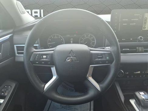 Used 2025 Mitsubishi Outlander SE AWD/4WD image 21