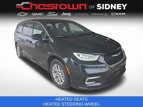 Used 2025 Chrysler Pacifica Select FWD image 3