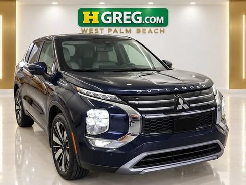 Used 2025 Mitsubishi Outlander SE FWD image 6