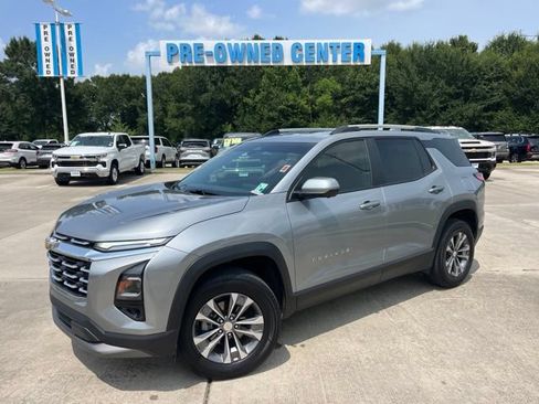 Used 2025 Chevrolet Equinox LT w/ Convenience Package II FWD image 2