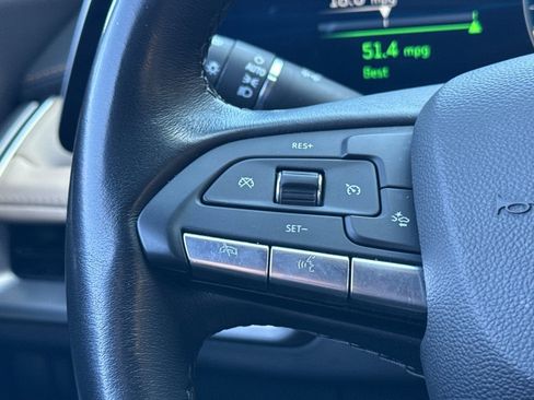 Used 2025 Cadillac XT4 Premium Luxury FWD image 33