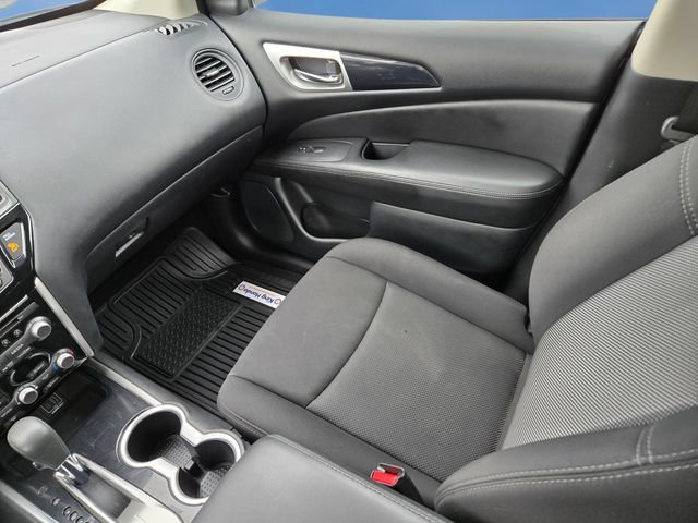 Used 2020 Nissan Pathfinder S FWD image 20