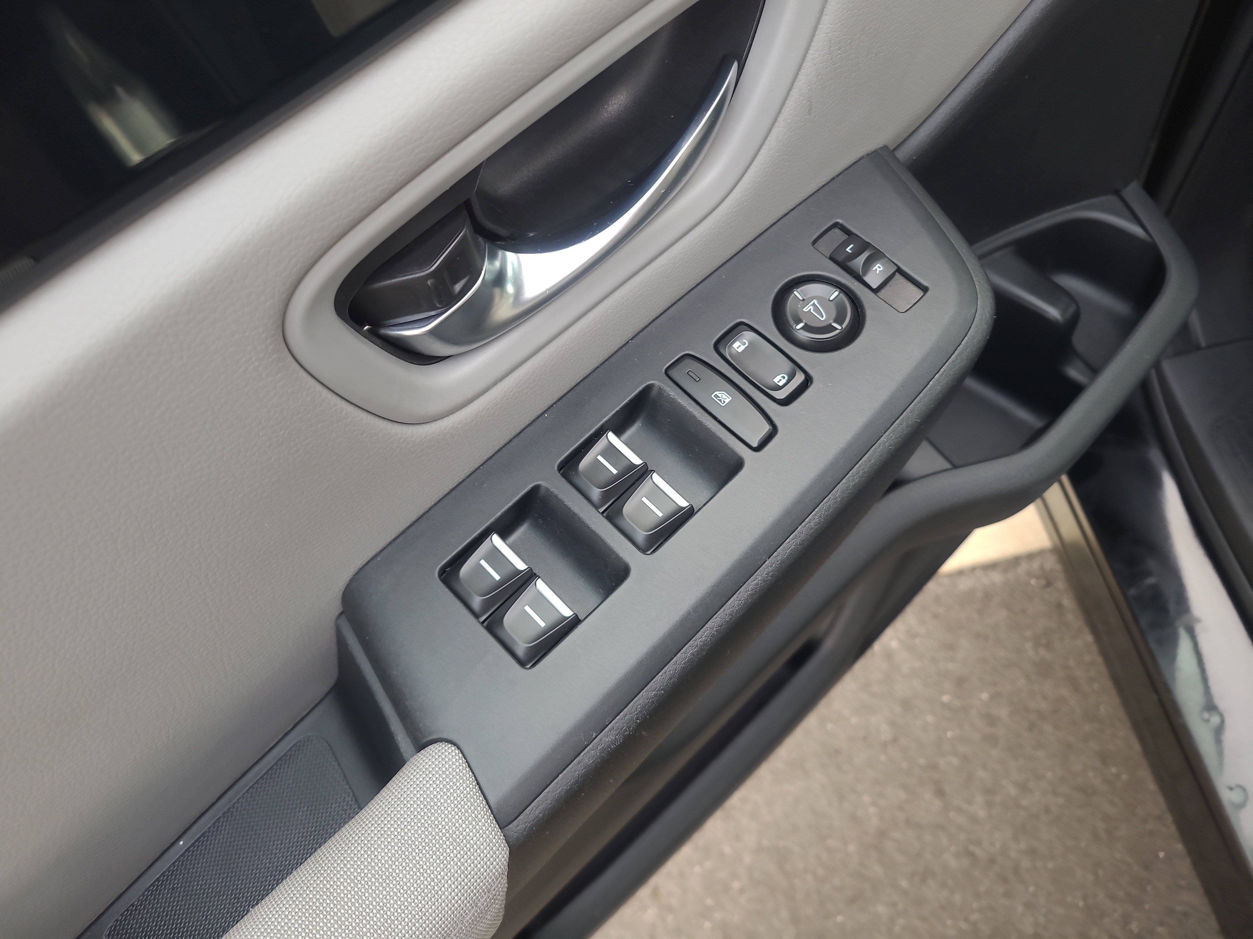 Used 2023 Honda Pilot LX image 13