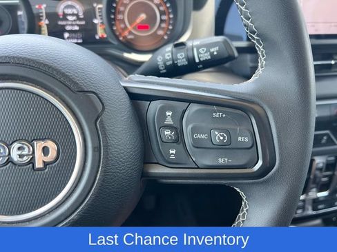 Used 2025 Jeep Wrangler Unlimited Rubicon AWD/4WD image 12