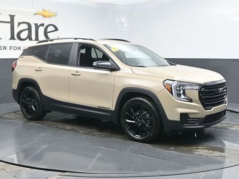 Used 2023 GMC Terrain SLE w/ Driver Convenience Package image 6