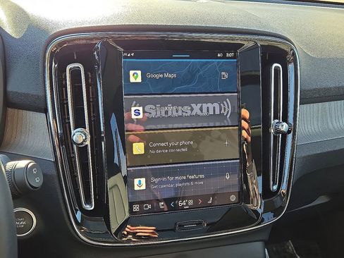 Certified 2025 Volvo XC40 B5 Core image 26