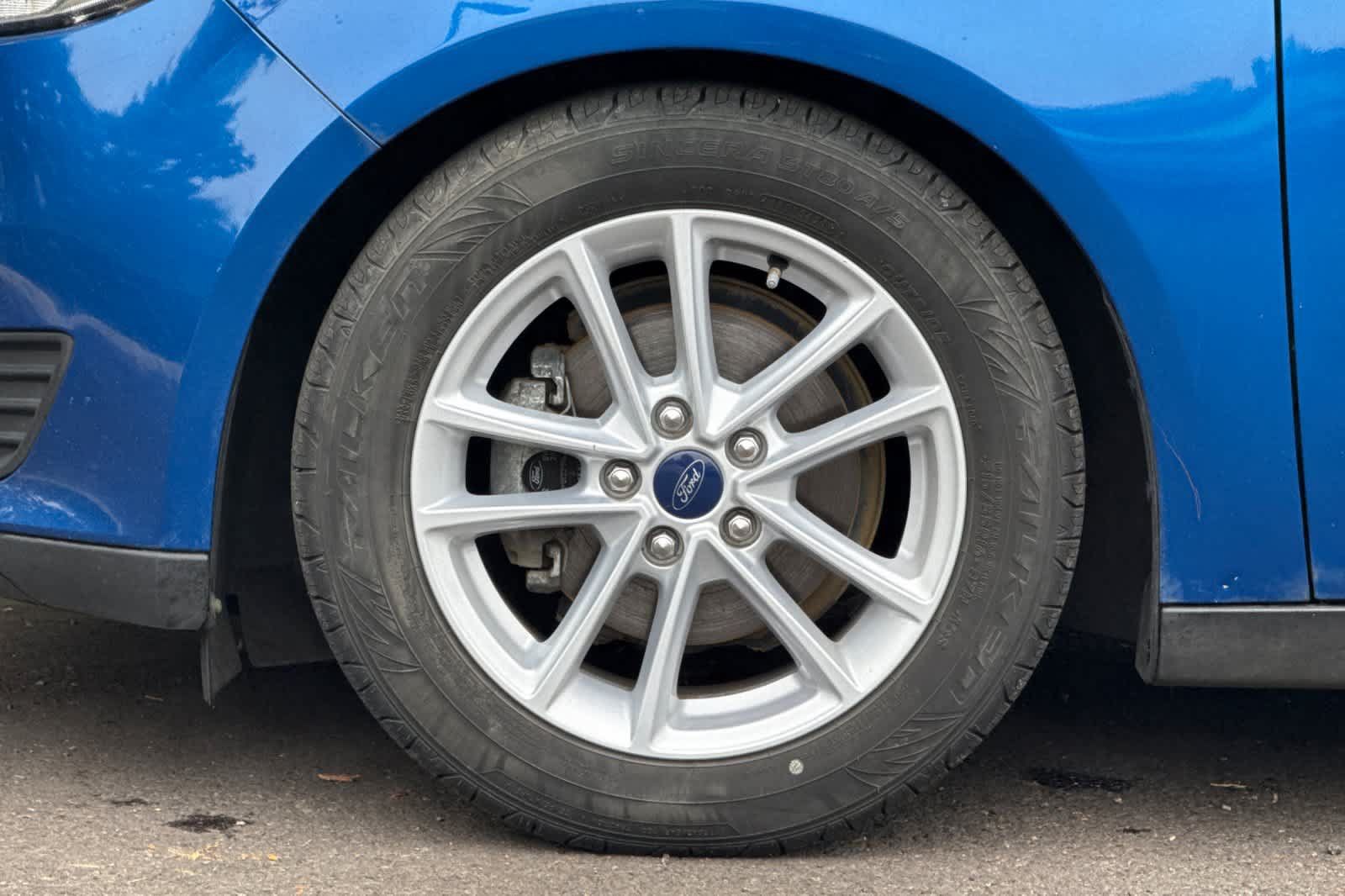 Used 2018 Ford Focus SE w/ Cold Weather Package FWD image 24