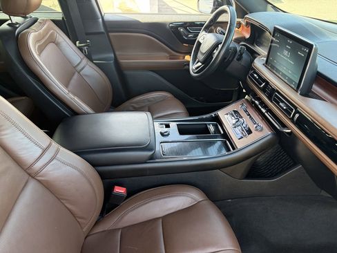 Certified 2022 Lincoln Aviator Reserve AWD/4WD image 11