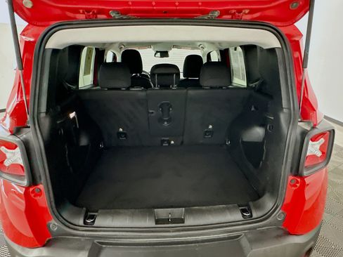 Used 2022 Jeep Renegade Latitude w/ Convenience Group AWD/4WD image 30