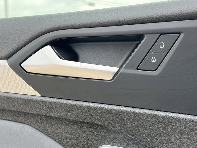 New 2025 Volkswagen Jetta SE FWD image 12