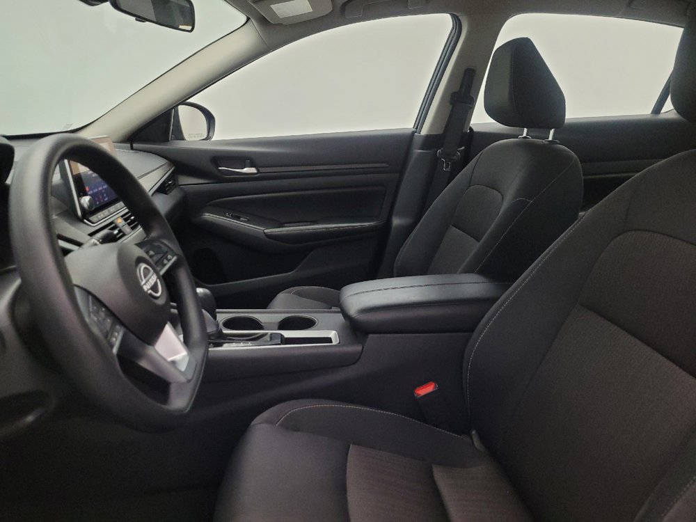 Used 2025 Nissan Altima 2.5 SV FWD image 17