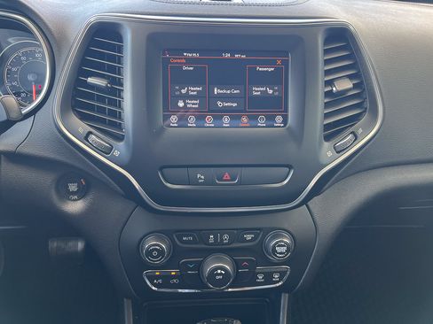 Used 2020 Jeep Cherokee Latitude Plus AWD/4WD image 18