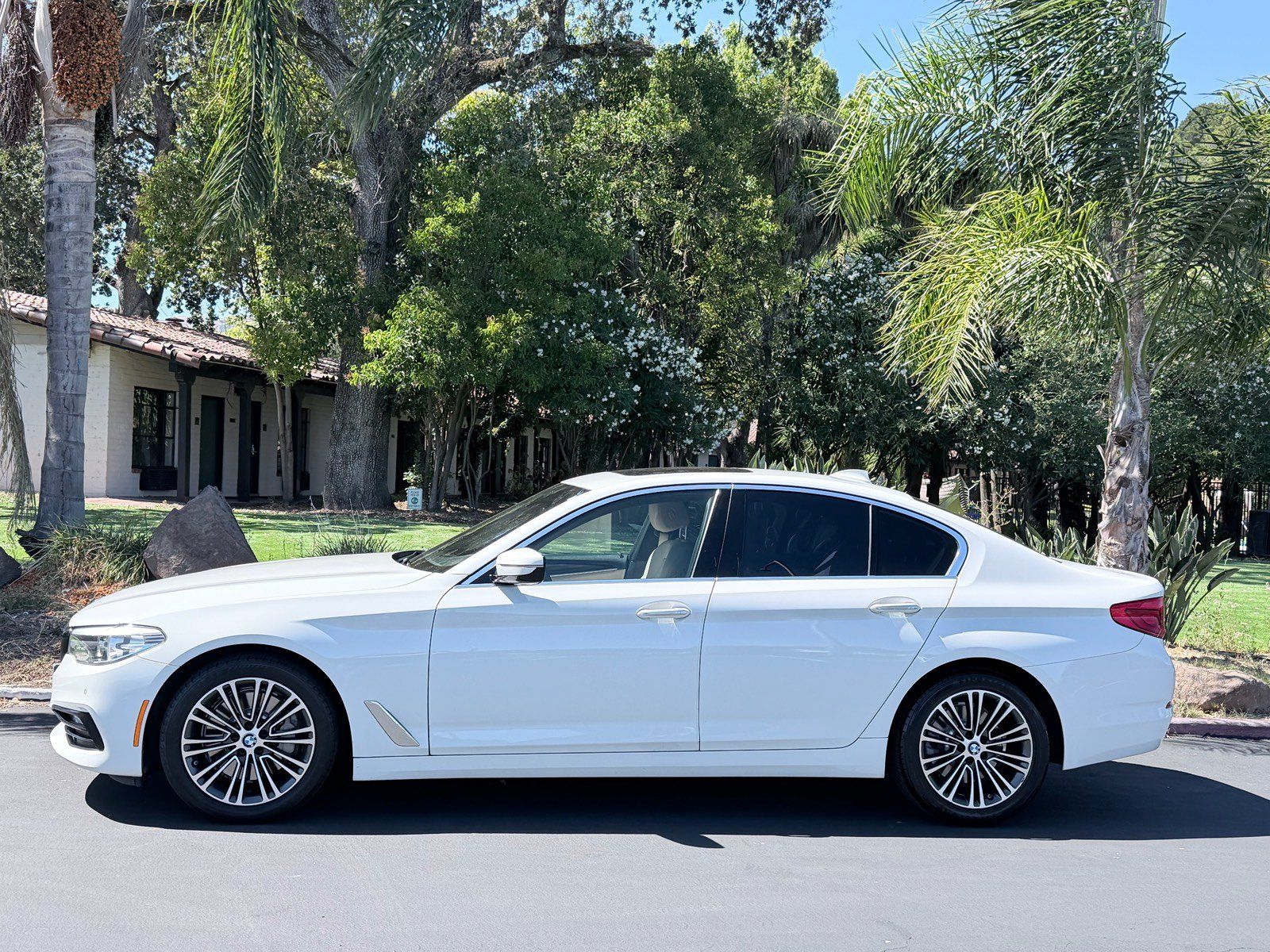 Used 2018 BMW 530i RWD image 2