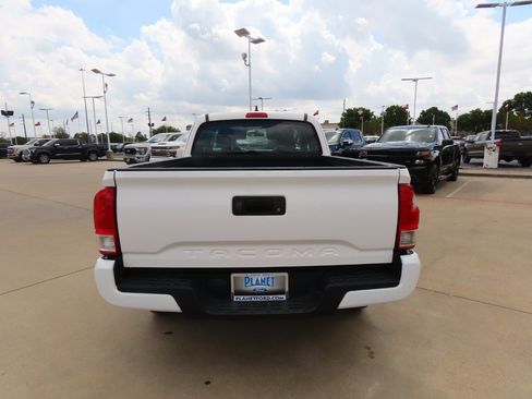 Used 2017 Toyota Tacoma SR image 12