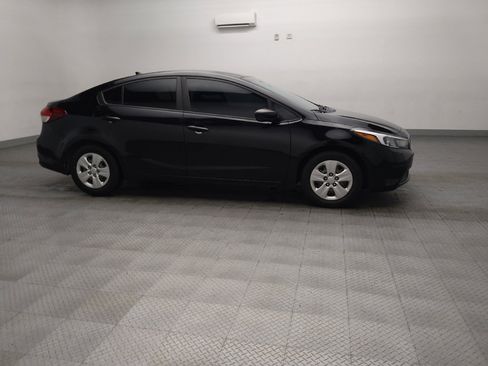 Used 2017 Kia Forte LX FWD image 11