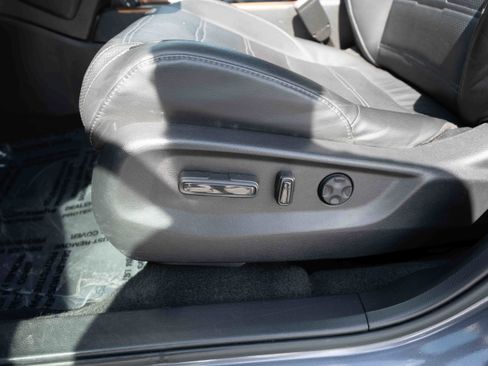 Used 2020 Honda CR-V Touring image 12