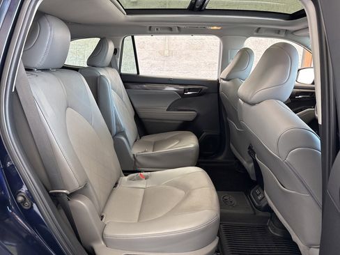 Used 2022 Toyota Highlander Platinum image 47