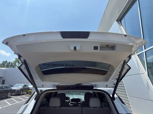 Used 2023 GMC Terrain Denali w/ Denali Premium Package AWD/4WD image 8