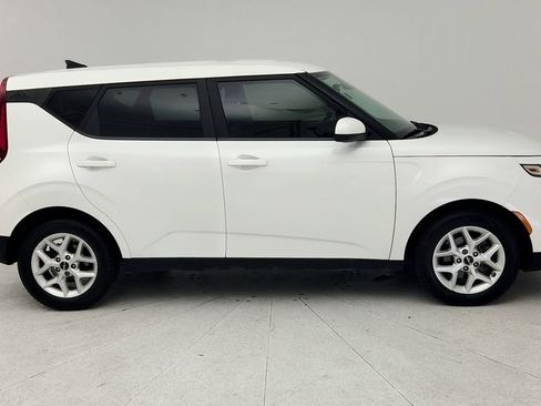 Used 2022 Kia Soul LX w/ Technology Package FWD image 9
