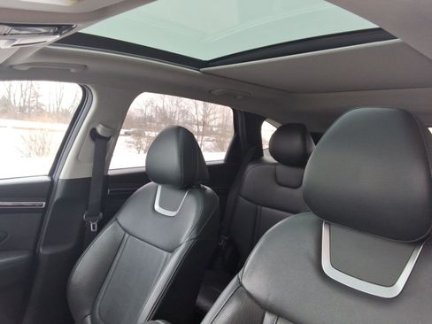 Used 2023 Hyundai Tucson Limited w/ Winter Package image 21