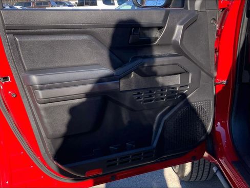 Used 2025 Toyota Tacoma SR5 image 21