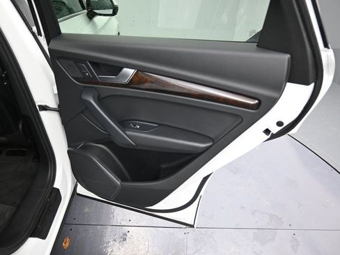 Used 2019 Audi Q5 2.0T Premium image 26