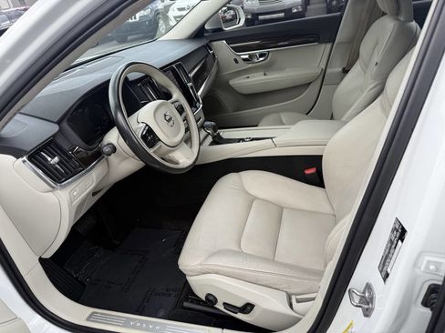 Used 2017 Volvo S90 T6 Momentum w/ Vision Package image 6