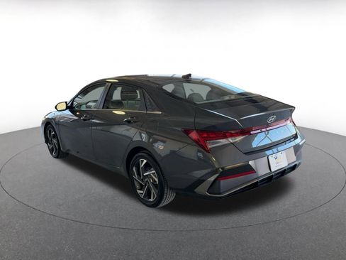 Used 2025 Hyundai Elantra SEL image 11
