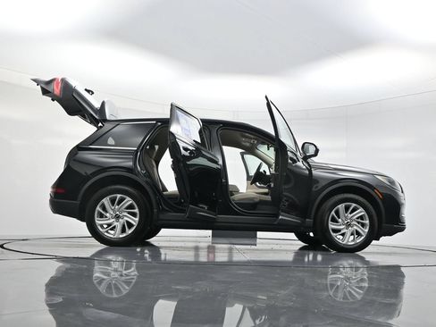 Used 2025 Lincoln Corsair AWD image 56