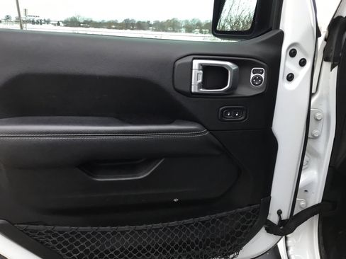 Used 2019 Jeep Wrangler Unlimited Sahara w/ Quick Order Package 24M Moab image 12