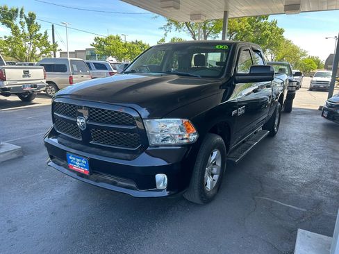Used 2018 RAM 1500 Express AWD/4WD image 22