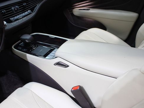 Used 2020 Lexus LS 500 w/ Luxury Package image 71