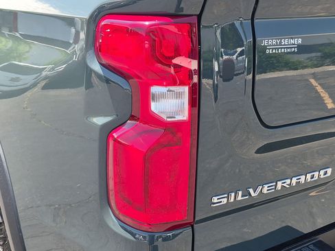 Used 2025 Chevrolet Silverado 1500 ZR2 w/ Technology Package AWD/4WD image 12