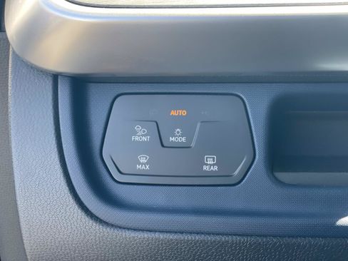 Certified 2025 Volkswagen ID. Buzz Pro S RWD image 19
