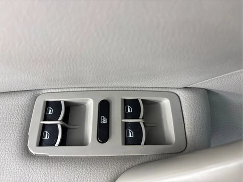 Used 2013 Volkswagen Passat TDI SE FWD image 38