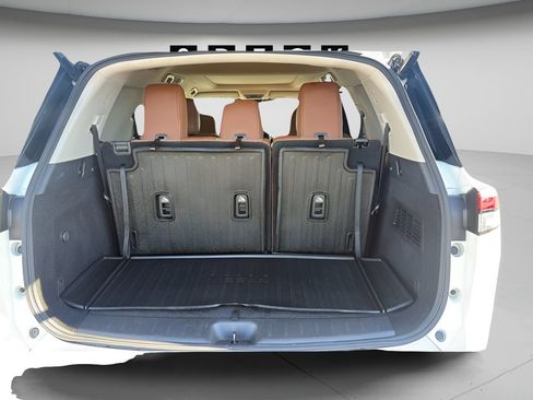 Used 2024 Nissan Pathfinder Platinum AWD/4WD image 19