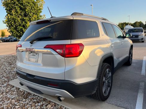 Used 2017 GMC Acadia SLT FWD image 3